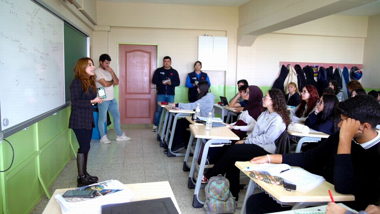 Aliağa’dan üniversiteye hazırlanan gençlere büyük destek