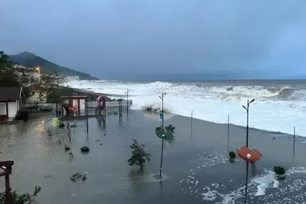 Meteoroloji uyardı: Denizlerde fırtınaya dikkat! Meteoroloji uyardı: Denizlerde fırtınaya dikkat!
