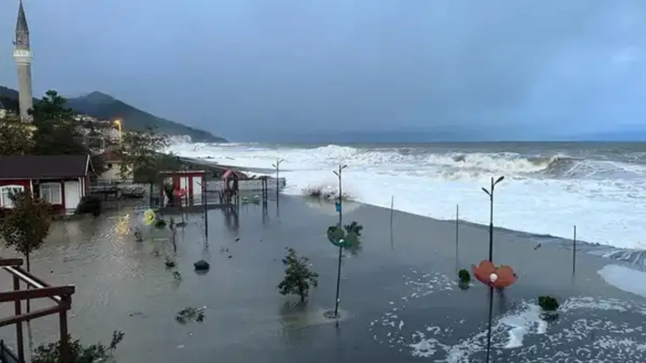Meteoroloji uyardı: Denizlerde fırtınaya dikkat!