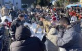 Çocuklara kamyonlarla kar eğlencesi
