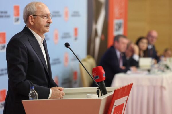 CHP lideri Kılıçdaroğlu’na “Onursal Genel Başkanlı... CHP lideri Kılıçdaroğlu’na “Onursal Genel Başkanlı...