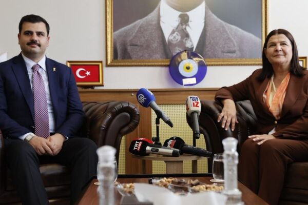 AK Partili İnan’ın Foça ziyaretinde ÖzelR...