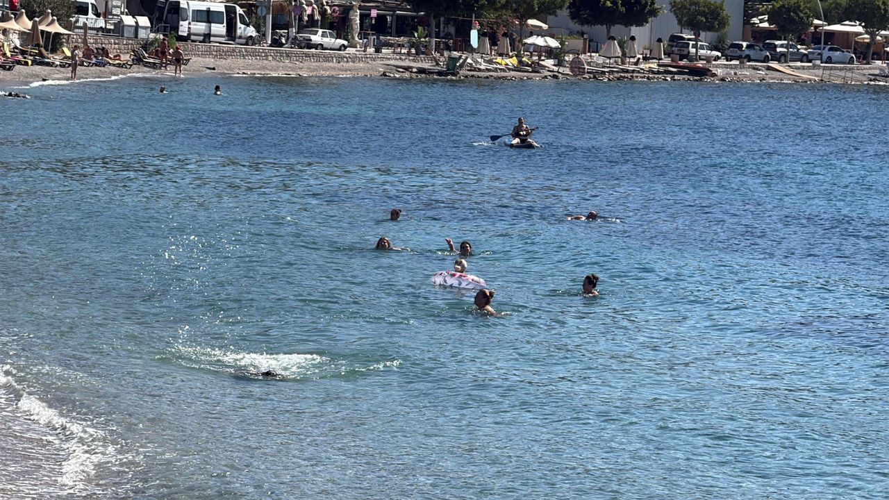 Bodrum’da ekim ayında turistlerin deniz keyfi